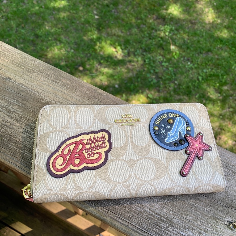 SOLD⛔️Authentic COACH sign leather Disney X zip wallet - Picture 9 of 10